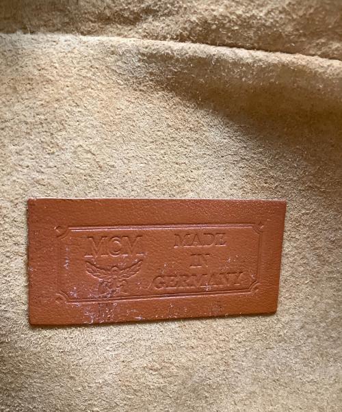 MCM（エムシーエム）MCM (エムシーエム) クラッチバッグ キャメルの古着・服飾アイテム