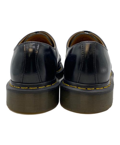 Dr.Martens（ドクターマーチン）Dr.Martens (ドクターマーチン) 3ホールシューズ ブラック×イエローステッチ サイズ:SIZE UK8の古着・服飾アイテム