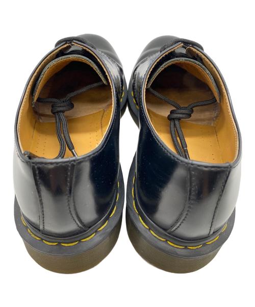 Dr.Martens（ドクターマーチン）Dr.Martens (ドクターマーチン) 3ホールシューズ ブラック×イエローステッチ サイズ:SIZE UK8の古着・服飾アイテム