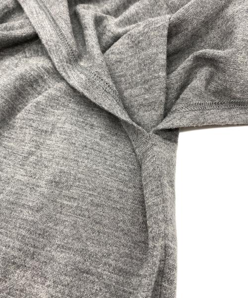 LIMI feu（リミフゥ）LIMI feu (リミフゥ) '90s Vネックニットワンピース グレー サイズ:SIZE S 未使用品の古着・服飾アイテム