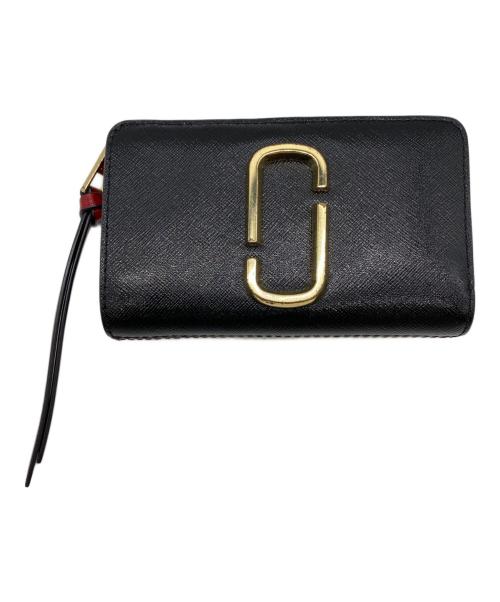 MARC JACOBS（マークジェイコブズ）MARC JACOBS (マークジェイコブズ) ザ スナップショット コンパクト ウォレット ブラック×レッドの古着・服飾アイテム