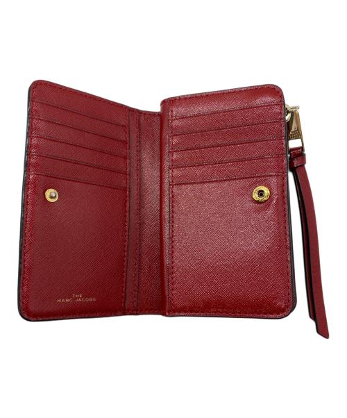 MARC JACOBS（マークジェイコブズ）MARC JACOBS (マークジェイコブズ) ザ スナップショット コンパクト ウォレット ブラック×レッドの古着・服飾アイテム