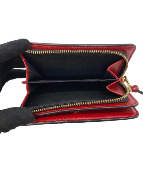 MARC JACOBS（マークジェイコブズ）MARC JACOBS (マークジェイコブズ) ザ スナップショット コンパクト ウォレット ブラック×レッドの古着・服飾アイテム