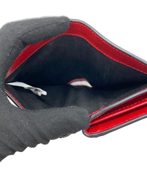 MARC JACOBS（マークジェイコブズ）MARC JACOBS (マークジェイコブズ) ザ スナップショット コンパクト ウォレット ブラック×レッドの古着・服飾アイテム