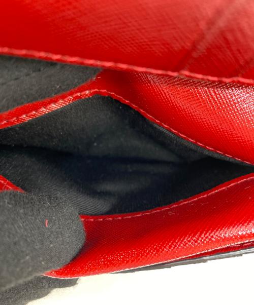 MARC JACOBS（マークジェイコブズ）MARC JACOBS (マークジェイコブズ) ザ スナップショット コンパクト ウォレット ブラック×レッドの古着・服飾アイテム