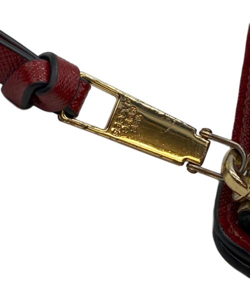 MARC JACOBS（マークジェイコブズ）MARC JACOBS (マークジェイコブズ) ザ スナップショット コンパクト ウォレット ブラック×レッドの古着・服飾アイテム