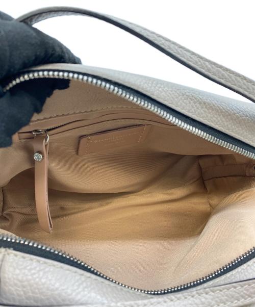 GIANNI CHIARINI（ジャンニ キアリーニ）GIANNI CHIARINI (ジャンニ キアリーニ) 2WAYバッグ グレージュの古着・服飾アイテム