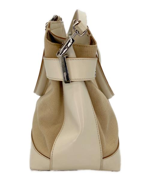 Salvatore Ferragamo（サルヴァトーレ フェラガモ）Salvatore Ferragamo (サルヴァトーレ フェラガモ) 2WAYバッグ ホワイト×ベージュの古着・服飾アイテム