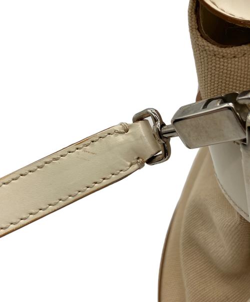 Salvatore Ferragamo（サルヴァトーレ フェラガモ）Salvatore Ferragamo (サルヴァトーレ フェラガモ) 2WAYバッグ ホワイト×ベージュの古着・服飾アイテム