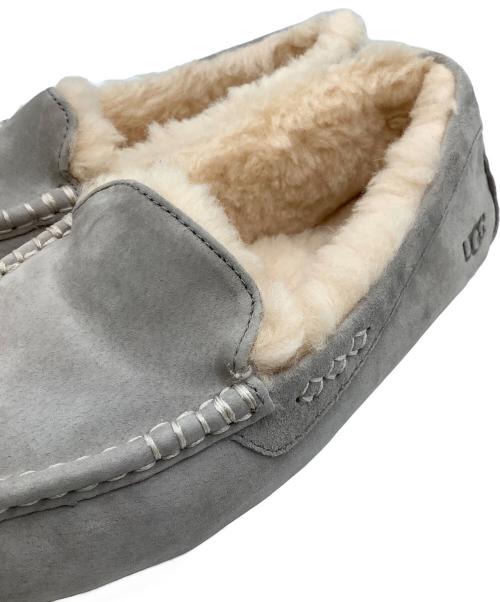 UGG（アグ）UGG (アグ) Ansley モカシンシューズ ライトグレー サイズ:SIZE 25cmの古着・服飾アイテム