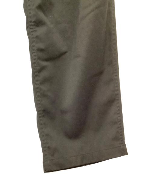 GRAMICCI（グラミチ）GRAMICCI (グラミチ) Bshop (ビショップ) 2タックワイドテーパードパンツ ブラック サイズ:SIZE M (ASIA)の古着・服飾アイテム