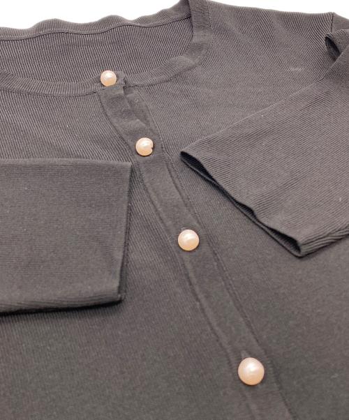 Aveniretoile（アベニールエトワール）Aveniretoile (アベニールエトワール) 25SS パールボタンニットカーディガン ブラック サイズ:SIZE 38の古着・服飾アイテム
