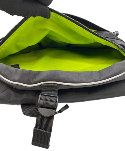 HUF（ハフ）HUF (ハフ) ボディーバッグ ブラックの古着・服飾アイテム