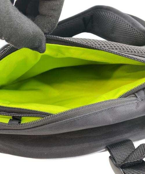 HUF（ハフ）HUF (ハフ) ボディーバッグ ブラックの古着・服飾アイテム