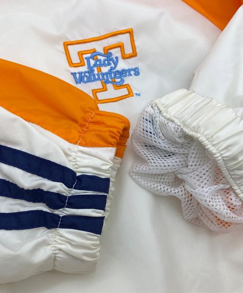 テネシー・レディーボランティアーズ（テネシー・レディーボランティアーズ）テネシー・レディーボランティアーズ (テネシー・レディーボランティアーズ) adidas (アディダス) '90s NCAA ウインドブレーカー ホワイト×オレンジ サイズ:SIZE US Mの古着・服飾アイテム