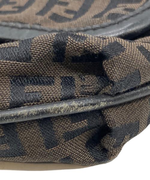 FENDI（フェンディ）FENDI (フェンディ) フラップショルダーバッグ ブラウンの古着・服飾アイテム