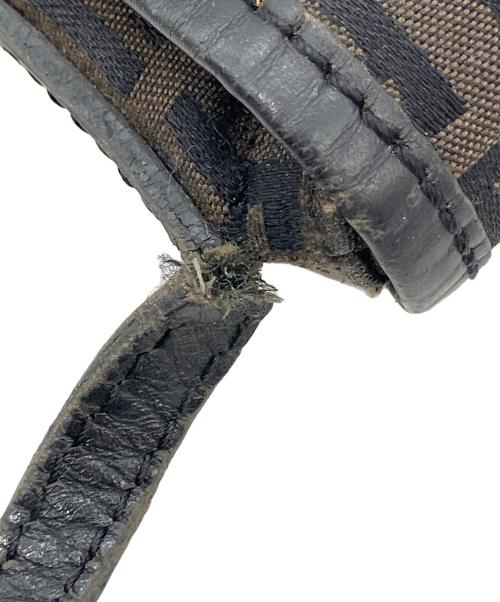 FENDI（フェンディ）FENDI (フェンディ) フラップショルダーバッグ ブラウンの古着・服飾アイテム