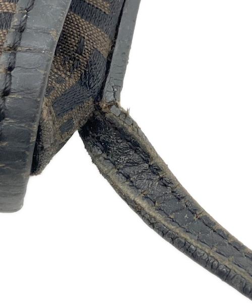 FENDI（フェンディ）FENDI (フェンディ) フラップショルダーバッグ ブラウンの古着・服飾アイテム