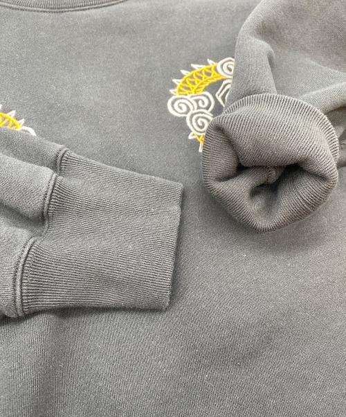 BEAMS（ビームス）BEAMS (ビームス) テーラー東洋 (テーラートウヨウ) 別注 刺繍 クルーネック スウェット ブラック サイズ:SIZE Mの古着・服飾アイテム