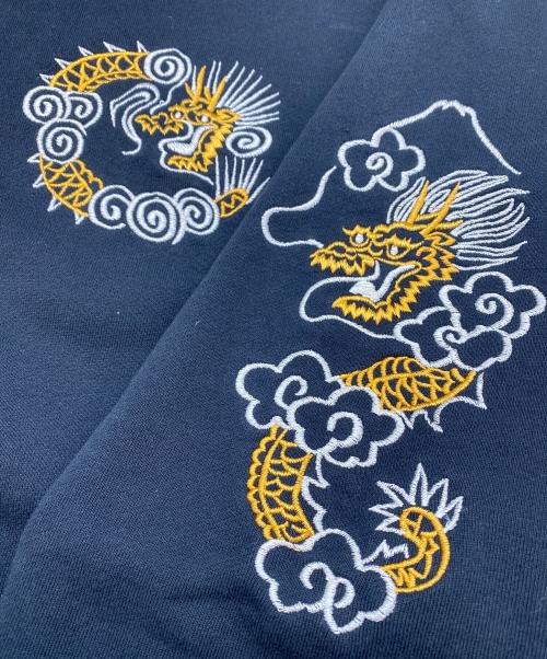 BEAMS（ビームス）BEAMS (ビームス) テーラー東洋 (テーラートウヨウ) 別注 刺繍 クルーネック スウェット ブラック サイズ:SIZE Mの古着・服飾アイテム