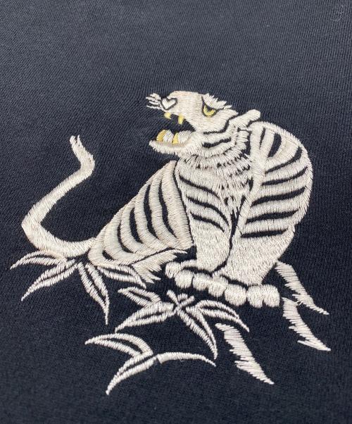 BEAMS（ビームス）BEAMS (ビームス) テーラー東洋 (テーラートウヨウ) 別注 刺繍 クルーネック スウェット ブラック サイズ:SIZE Mの古着・服飾アイテム