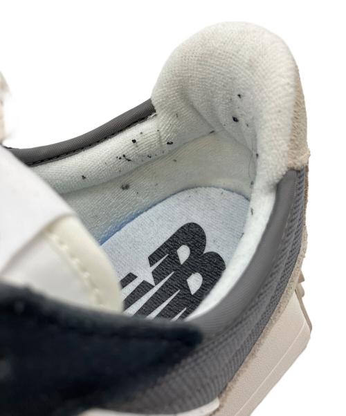 NEW BALANCE（ニューバランス）NEW BALANCE (ニューバランス) ローカットスニーカー グレー×ホワイト サイズ:SIZE 24cmの古着・服飾アイテム