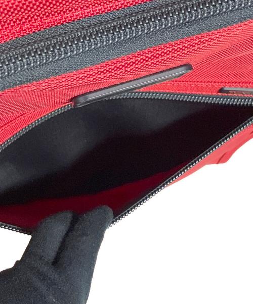 TUMI（トゥミ）TUMI (トゥミ) キャリーバッグ レッド×ブラックの古着・服飾アイテム