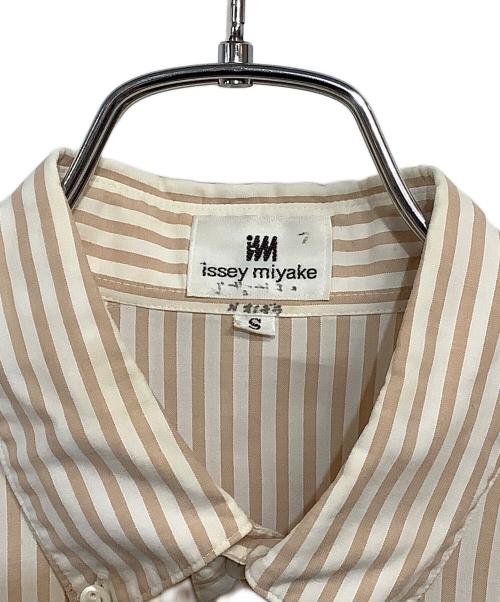 im MEN ISSEY MIYAKE（アイム メン イッセイミヤケ）im MEN ISSEY MIYAKE (アイム メン イッセイミヤケ) 長袖シャツ ベージュストライプ サイズ:SIZE Sの古着・服飾アイテム