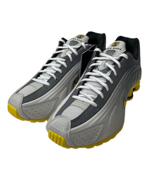 NIKE（ナイキ）NIKE (ナイキ) SHOX R4 SE VAST GREY/BRIGHT CITRON-LT GRAPHITE グレー×ホワイト サイズ:27cm 未使用品の古着・服飾アイテム