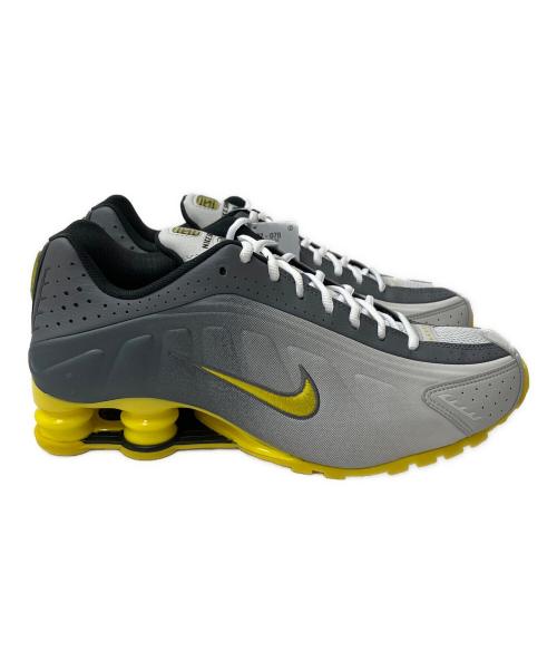 NIKE（ナイキ）NIKE (ナイキ) SHOX R4 SE VAST GREY/BRIGHT CITRON-LT GRAPHITE グレー×ホワイト サイズ:27cm 未使用品の古着・服飾アイテム
