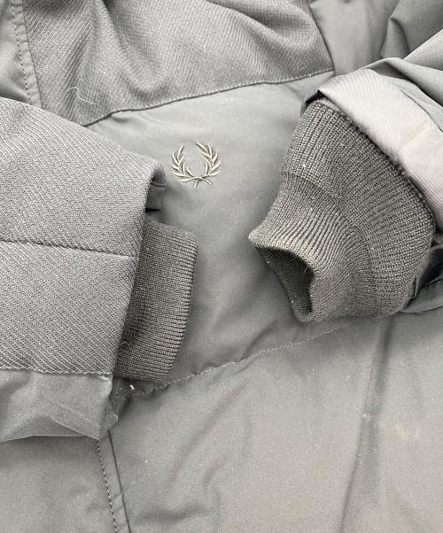 FRED PERRY（フレッドペリー）FRED PERRY (フレッドペリー) ダウンジャケット ブラック サイズ:SIZE UK Mの古着・服飾アイテム