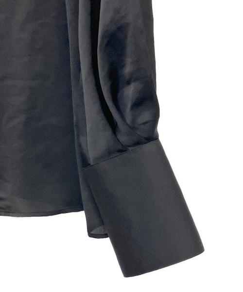 Spick and Span（スピック＆スパン）Spick and Span (スピック＆スパン) 24SS サテンタックスリーブパールボタンブラウス ブラック サイズ:SIZE Free 未使用品の古着・服飾アイテム