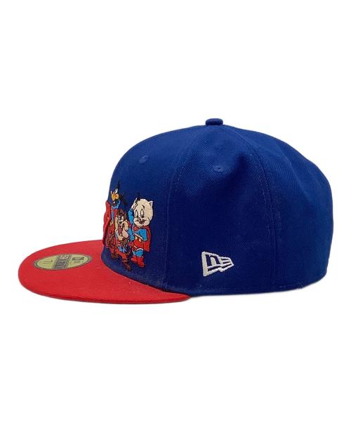 WARNERBROS（ワーナーブラザーズ）WARNERBROS (ワーナーブラザーズ) New Era (ニューエラ) 100周年記念 キャップ レッド×ブルー サイズ:7 3/8 未使用品の古着・服飾アイテム