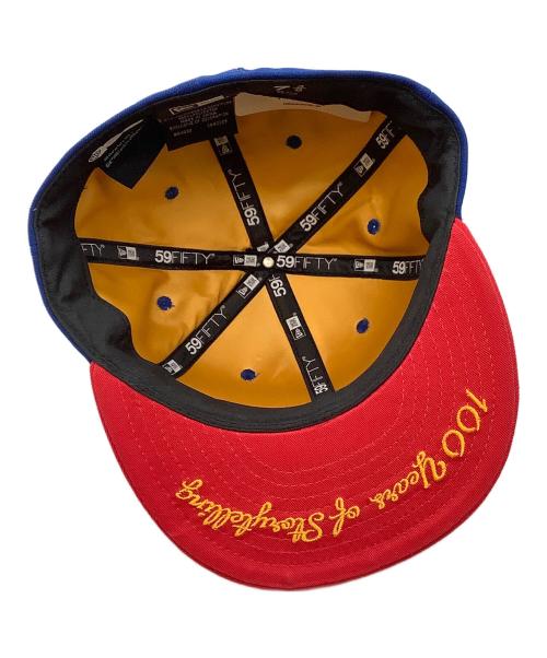 WARNERBROS（ワーナーブラザーズ）WARNERBROS (ワーナーブラザーズ) New Era (ニューエラ) 100周年記念 キャップ レッド×ブルー サイズ:7 3/8 未使用品の古着・服飾アイテム