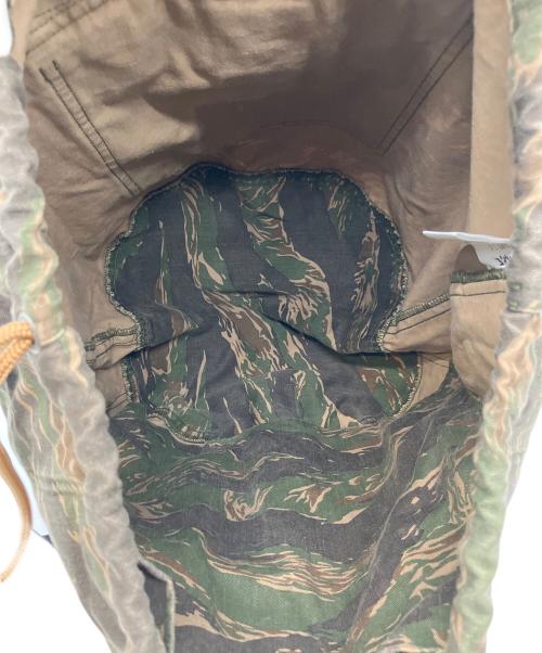N,P,E（エヌピーイー）N,P,E (エヌピーイー) BEAMS BOY (ビームスボーイ) 別注ペイシェントバッグ L カーキ×ブラウンの古着・服飾アイテム