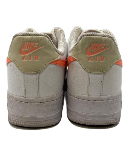 NIKE（ナイキ）NIKE (ナイキ) WMNS AIR FORCE 1 '07 ホワイト×サーモンピンク サイズ:SIZE 24.5cmの古着・服飾アイテム