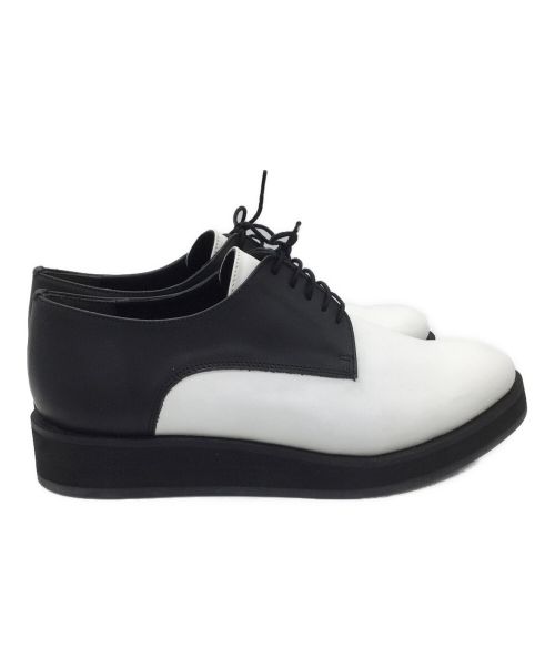 MADULI（マドゥリ）MADULI (マドゥリ) 厚底ブルチャーレザー外羽根レースアップシューズ ホワイト×ブラック サイズ:43の古着・服飾アイテム