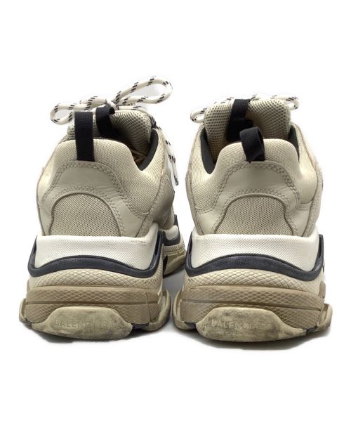 BALENCIAGA（バレンシアガ）BALENCIAGA (バレンシアガ) TRIPLE S ベージュ サイズ:29の古着・服飾アイテム