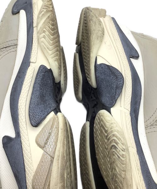 BALENCIAGA（バレンシアガ）BALENCIAGA (バレンシアガ) TRIPLE S ベージュ サイズ:29の古着・服飾アイテム
