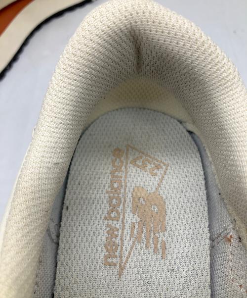 NEW BALANCE（ニューバランス）NEW BALANCE (ニューバランス) スニーカー　アイボリー×ブラウン アイボリー×ブラウン サイズ:26.5の古着・服飾アイテム