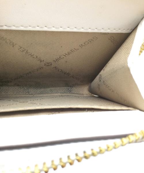 MICHAEL KORS（マイケル・コース）MICHAEL KORS (マイケルコース) 2つ折り財布 モノグラム ホワイトの古着・服飾アイテム