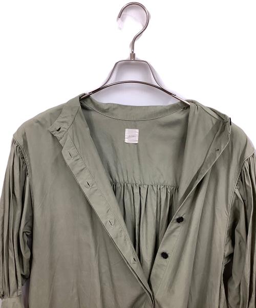 e/rm（イーアールエム）e/rm (イーアールエム) ロングカフスハイネック ワンピース オリーブ サイズ:Freeの古着・服飾アイテム