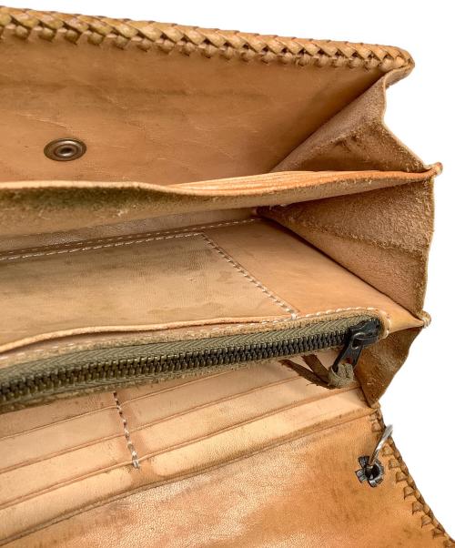 MUD MONKEY（マッド モンキー）MUD MONKEY (マッド モンキー) カービングウォレット ブラウン ブラウンの古着・服飾アイテム