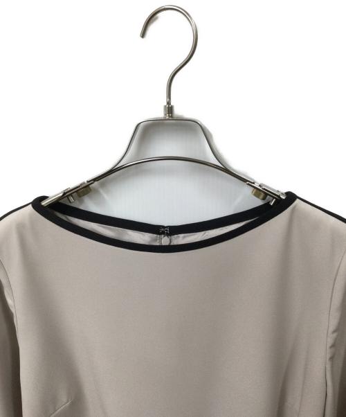 La TOTALITE（ラ ト―タリテ）La TOTALITE (ラ ト―タリテ) バイカラーパイピングワンピース アイボリー サイズ:38 未使用品の古着・服飾アイテム