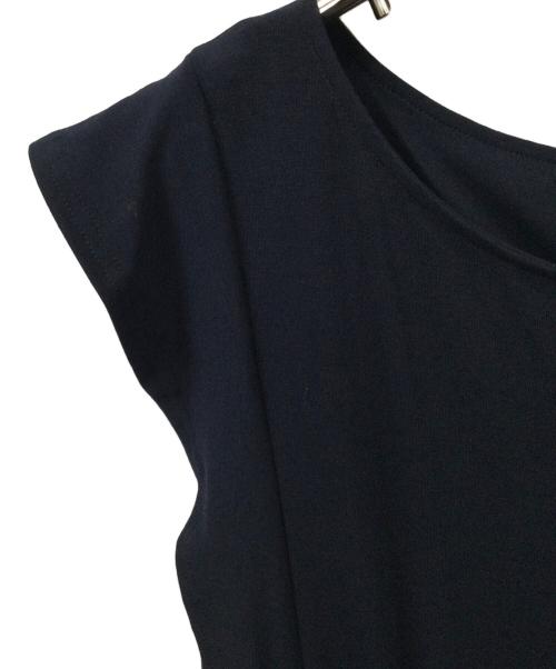 La TOTALITE（ラ ト―タリテ）La TOTALITE (ラ ト―タリテ) ノースリーブワンピース ネイビー ネイビー サイズ:Free 未使用品の古着・服飾アイテム