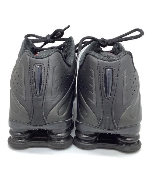 NIKE（ナイキ）NIKE (ナイキ) NIKE SHOX R4 BLACK/BLACK-BLACK-BRIGHT CRIMSON ブラック サイズ:27.5の古着・服飾アイテム