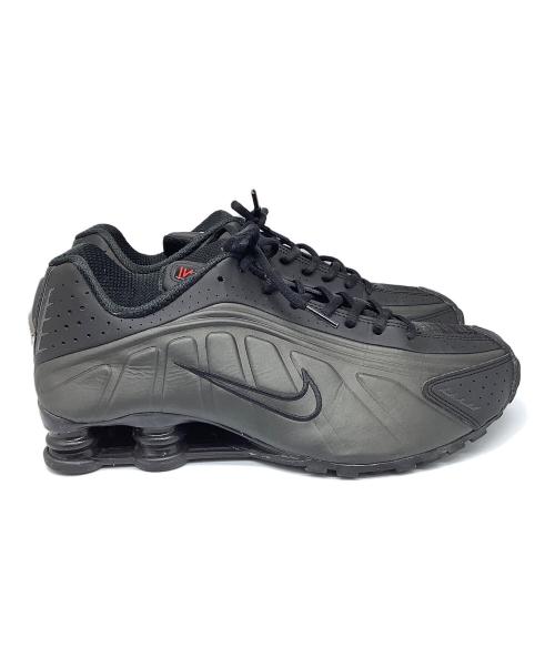 NIKE（ナイキ）NIKE (ナイキ) NIKE SHOX R4 BLACK/BLACK-BLACK-BRIGHT CRIMSON ブラック サイズ:27.5の古着・服飾アイテム
