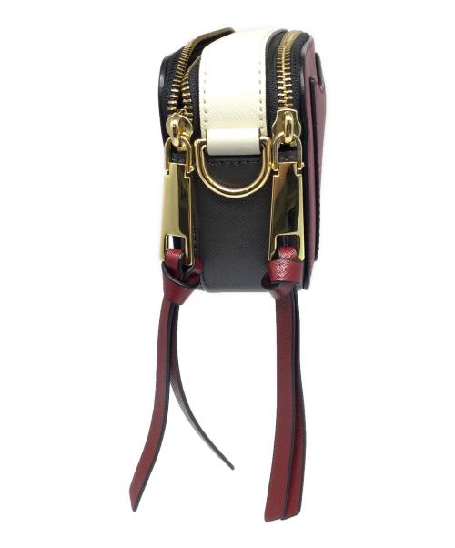 MARC JACOBS（マークジェイコブズ）MARC JACOBS (マークジェイコブス) ザカラーブロック　スナップショット ブラック×レッドの古着・服飾アイテム