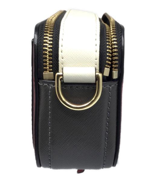 MARC JACOBS（マークジェイコブズ）MARC JACOBS (マークジェイコブス) ザカラーブロック　スナップショット ブラック×レッドの古着・服飾アイテム