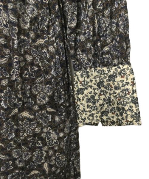 kurashi&trips publishing（クラシアンドトリップス パブリッシング）KURASHI&Trips PUBLISHING (クラシアンドトリップス パブリッシング) 「暮らしに、ときめき」大人のための柄ワンピース  ネイビー サイズ:Freeの古着・服飾アイテム